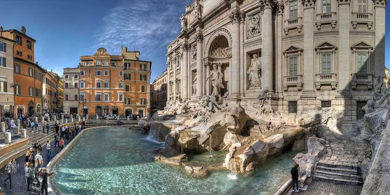 Large Famous Trevi Fountain