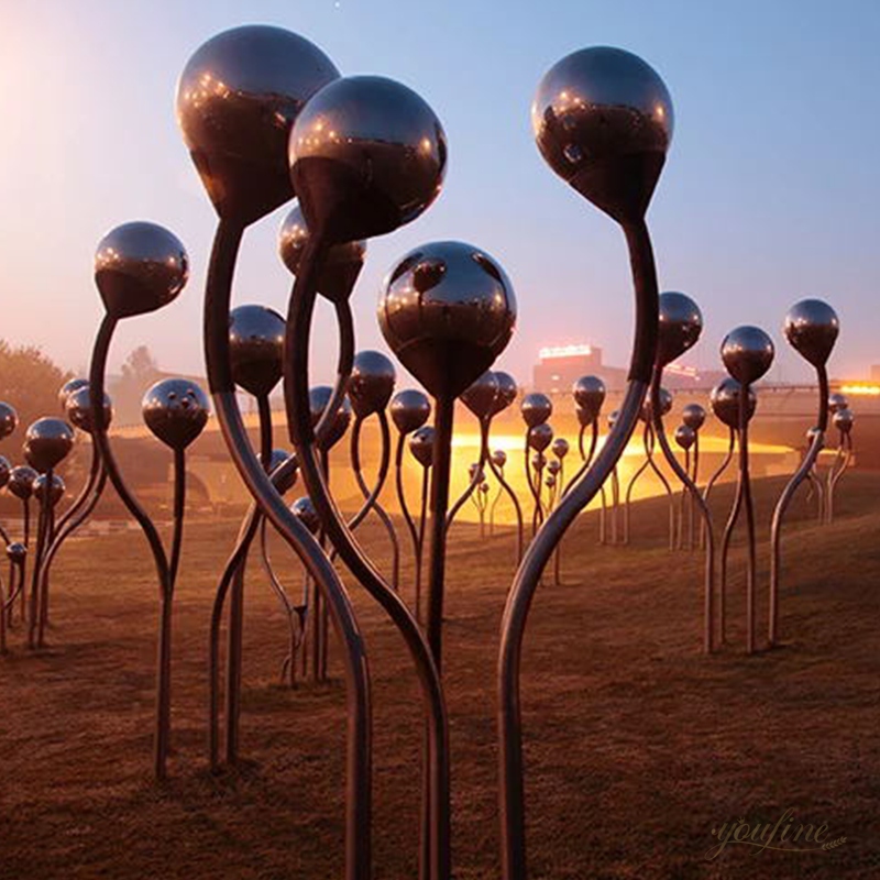 Balloon design stainless steel tree sculpture in park