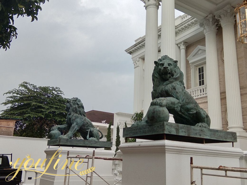 bronze lion statue outdoor