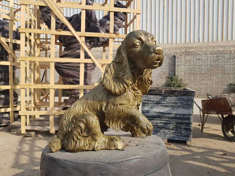 springer spaniel statue