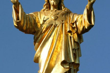 jesus statue in church