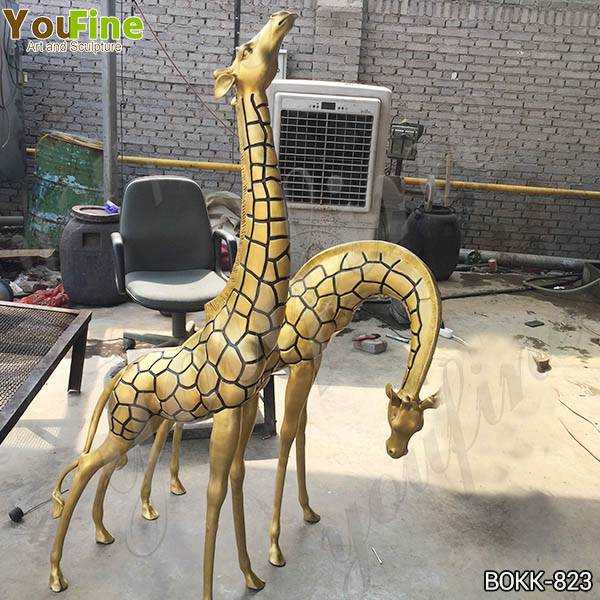 giraffe outdoor garden statue