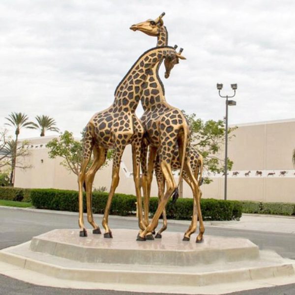 giraffe garden statue