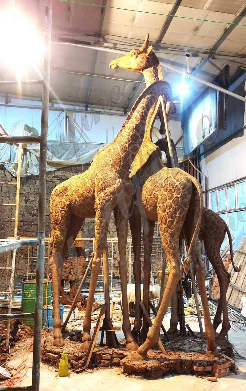 metal giraffe garden sculpture