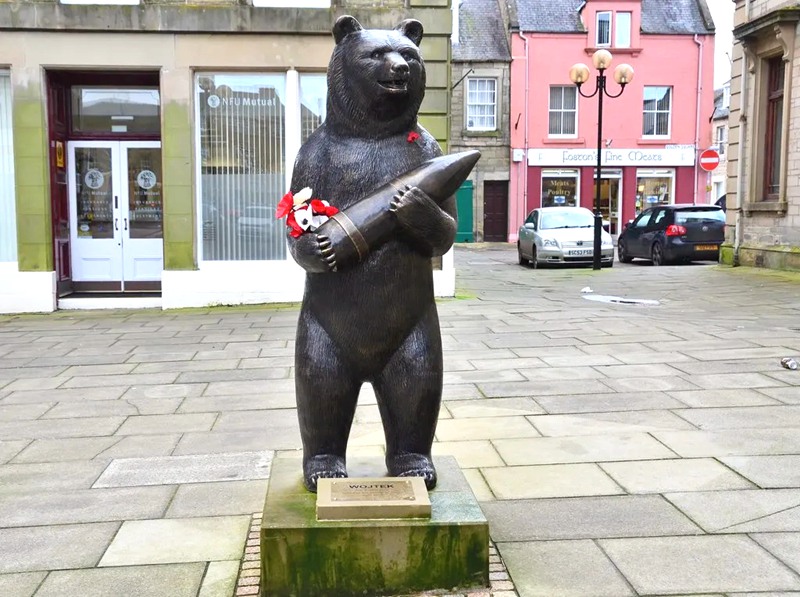 Bronze Wojtek the Soldier Bear Memorial