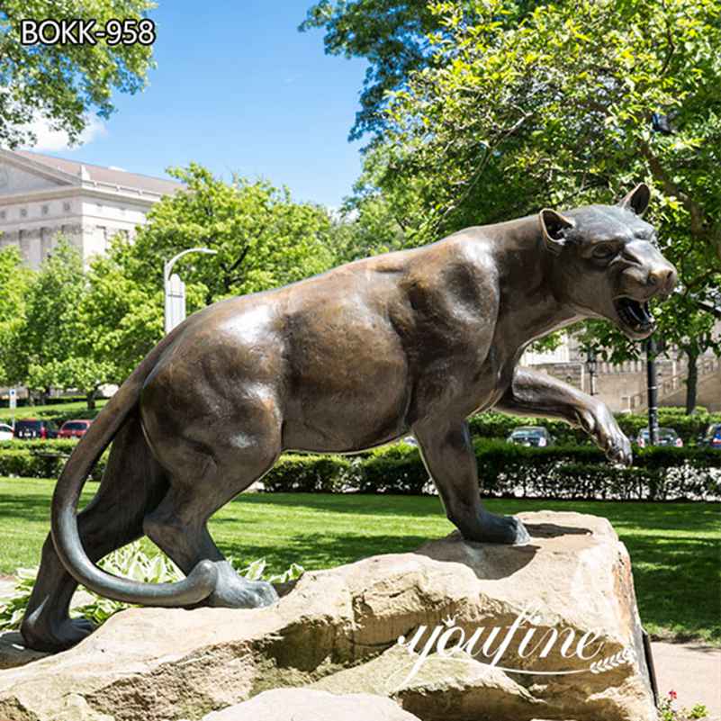 Garden vivid bronze art leopard statue