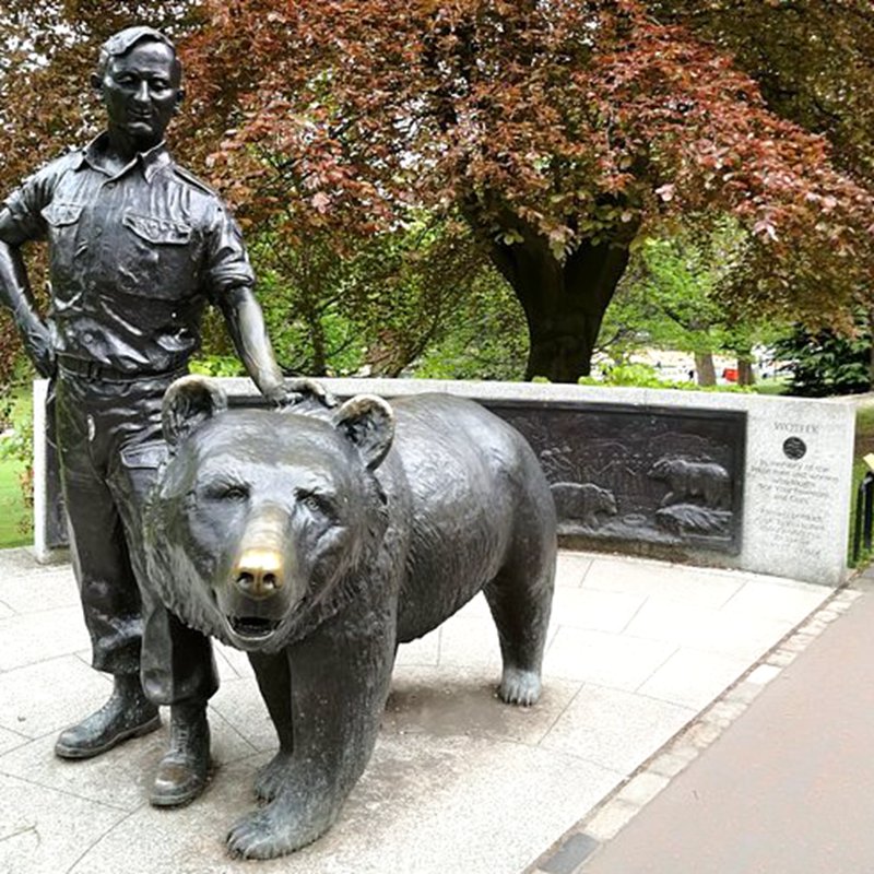 wojtek statue