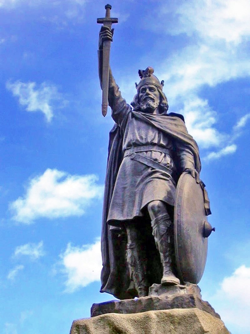 Bronze King alfred statue