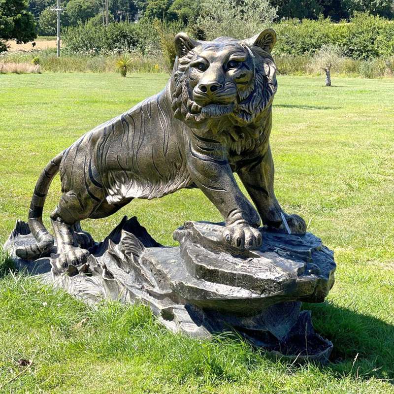 black_gold_tiger_sculpture