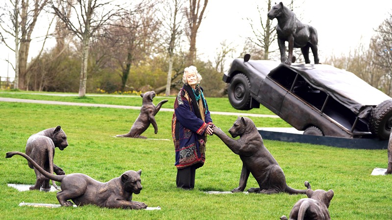 family lion statue