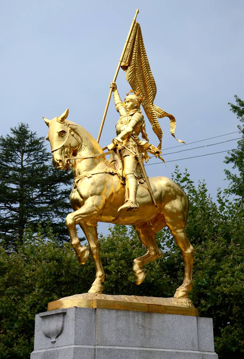 9.Joan_of_Arc_statue