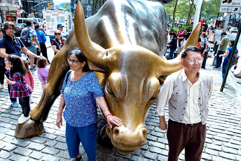 Charging-Bull-New-York-Damaged-Horns