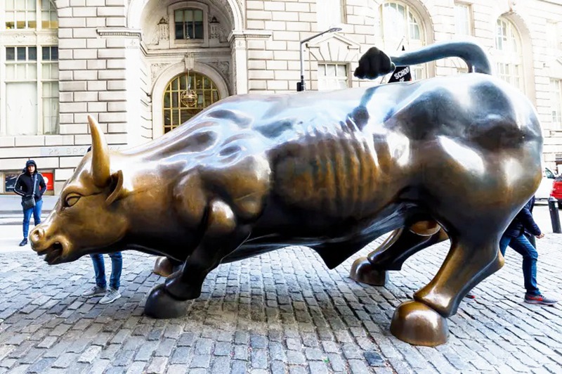 charging-bull