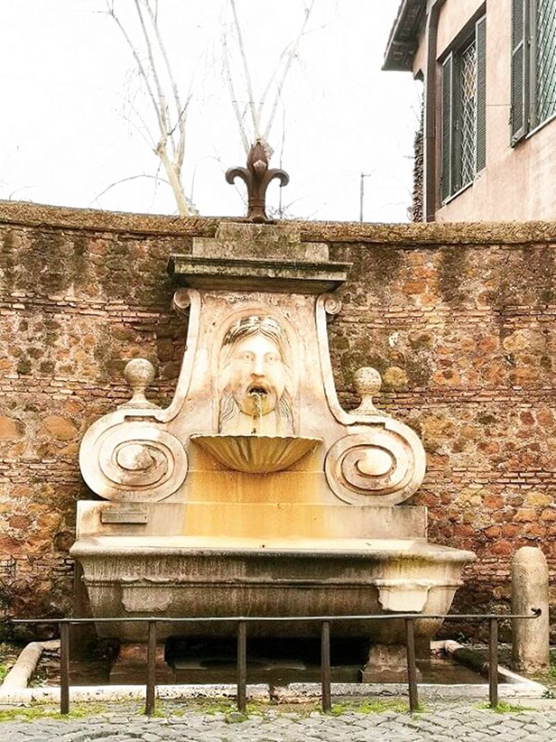 Fontana-del-mascherone