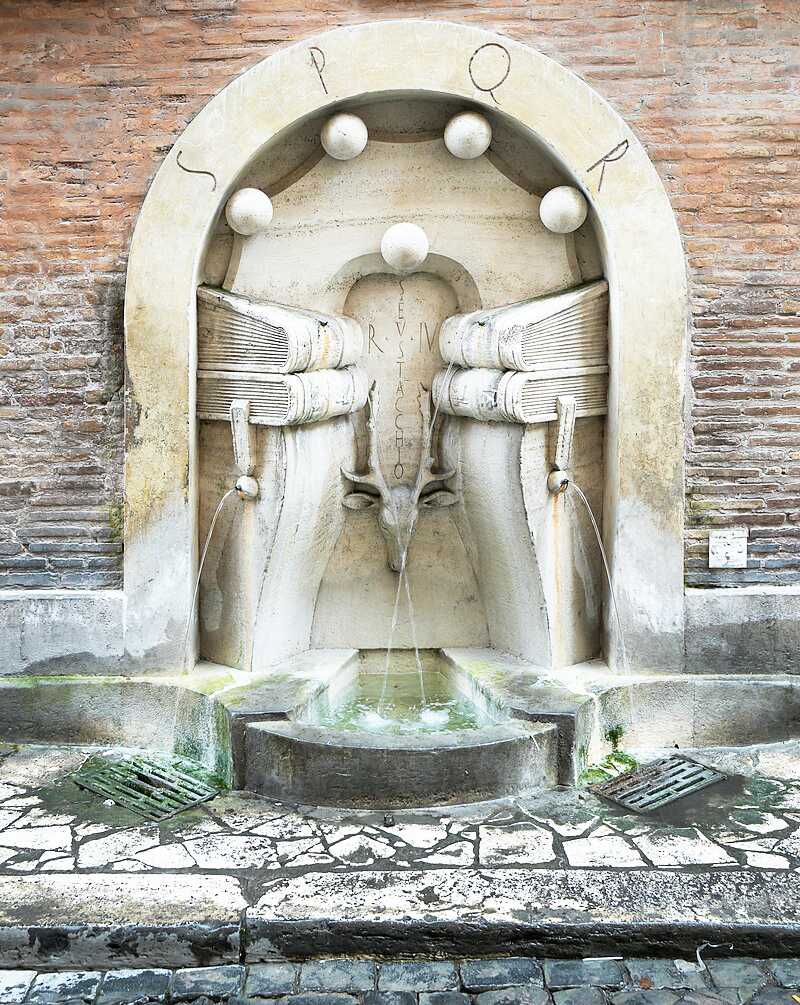 Fontana_dei_libri