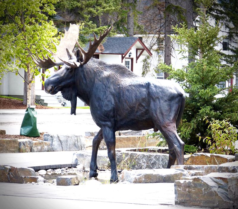 bull moose sculpture