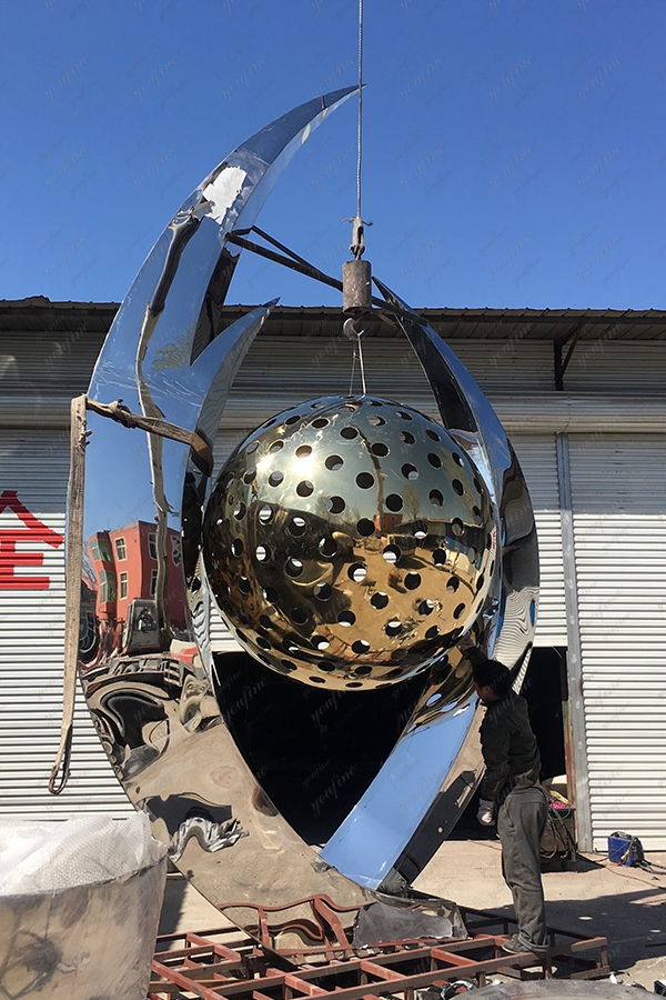 the large public art sculpture made of youfine factory