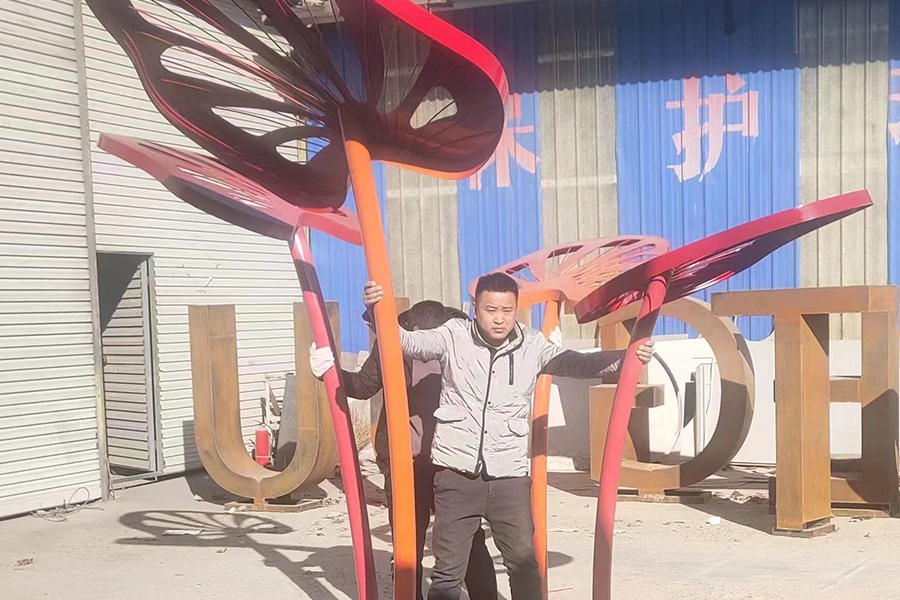 the large public art sculpture made of youfine factory