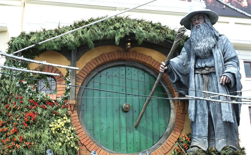 gandalf garden statue