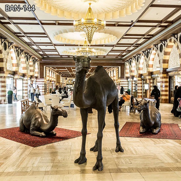 Dubai Hotel Bronze Family Camel Sculpture for Sale